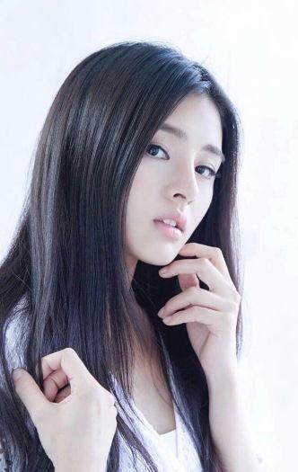 许雅婷资料,才华横溢的影视新星，演艺事业璀璨绽放